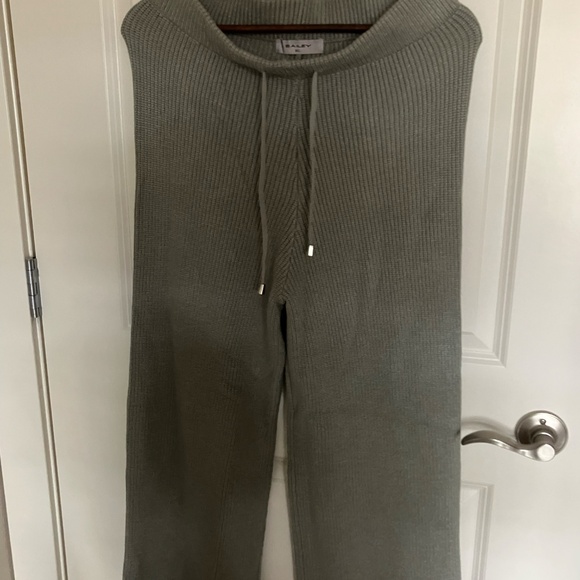 Brian Bailey soft suit - Picture 7 of 9